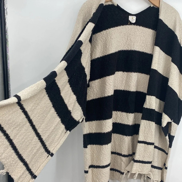 By Together Fringe Poncho Shawl Cardigan Sweater Womens M/L Cream Black Striped - Picture 4 of 7